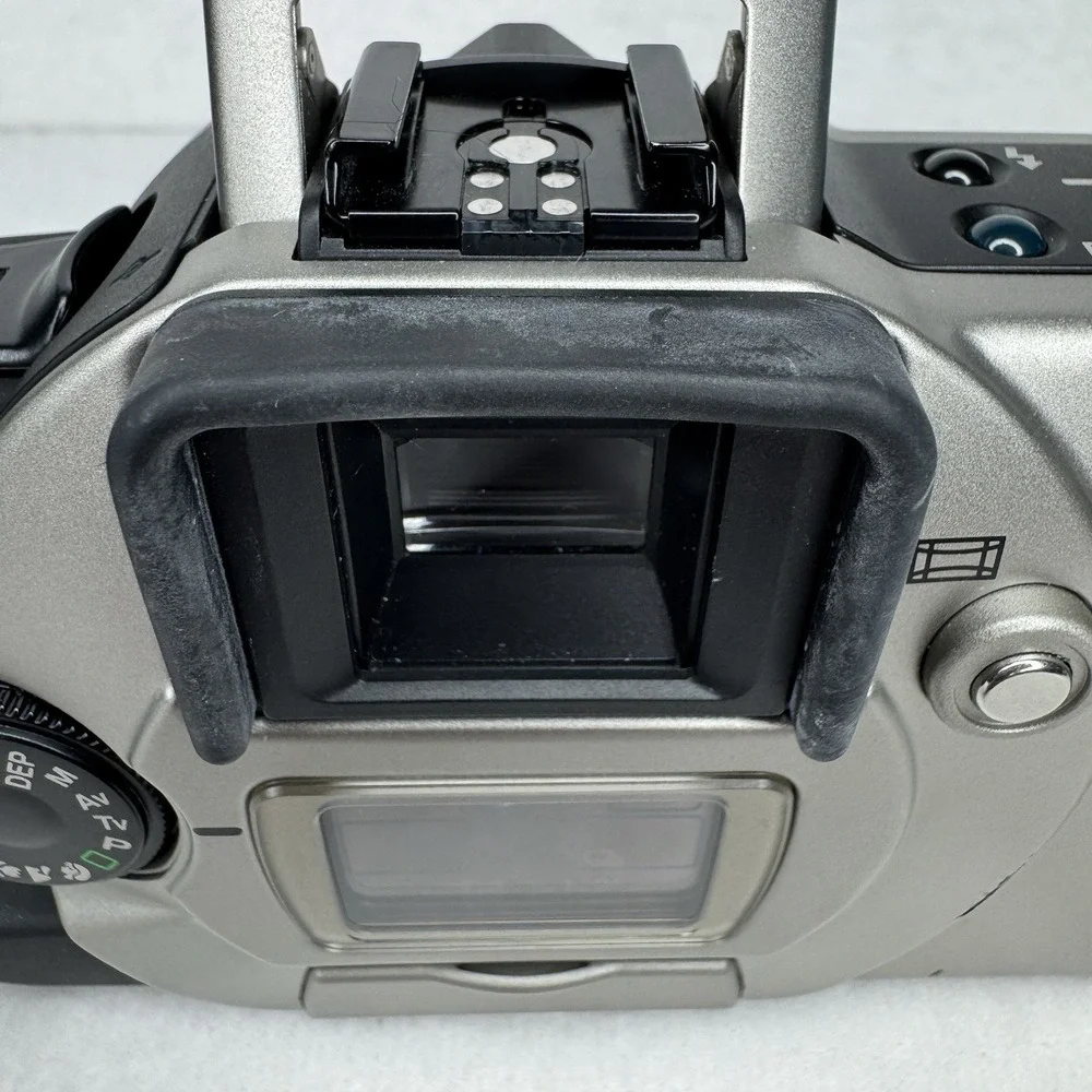 CANON EOS IX 35mm SLR Film Camera -‎ Silver